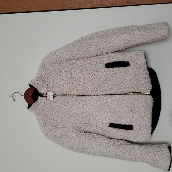 NWT Reversible Black Jacket with Sherpa Lining - Picture 3 of 4